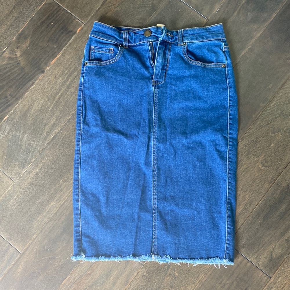 Cute jean skirt! Like new!